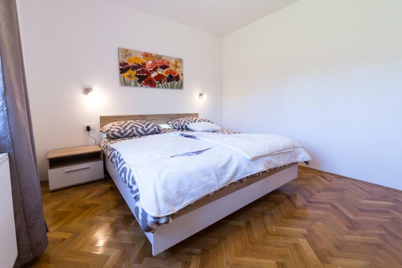 Apartments Raspolic Кастав Екстер'єр фото